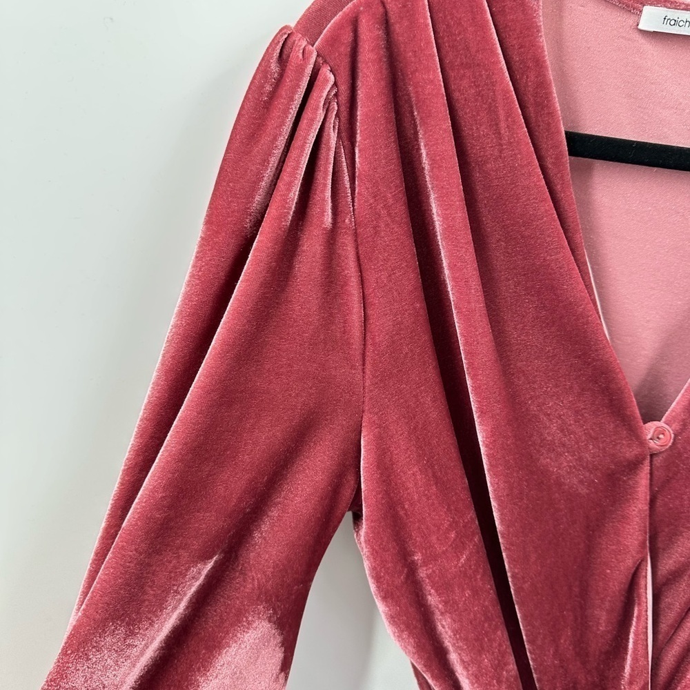 FRAICHE Allegra’s pink burnout velvet wrap on The Flash “Armageddon” romper - Picture 6 of 13